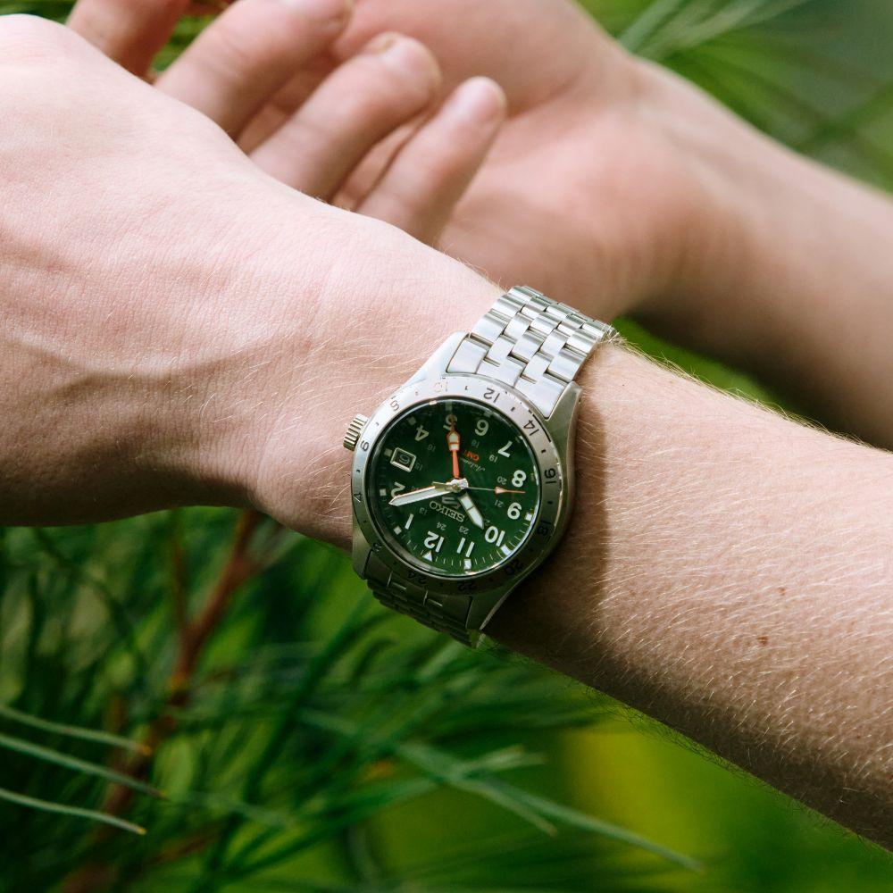 Seiko 5 Sports Field GMT Green Dial Men's Automatic Watch HDB001
