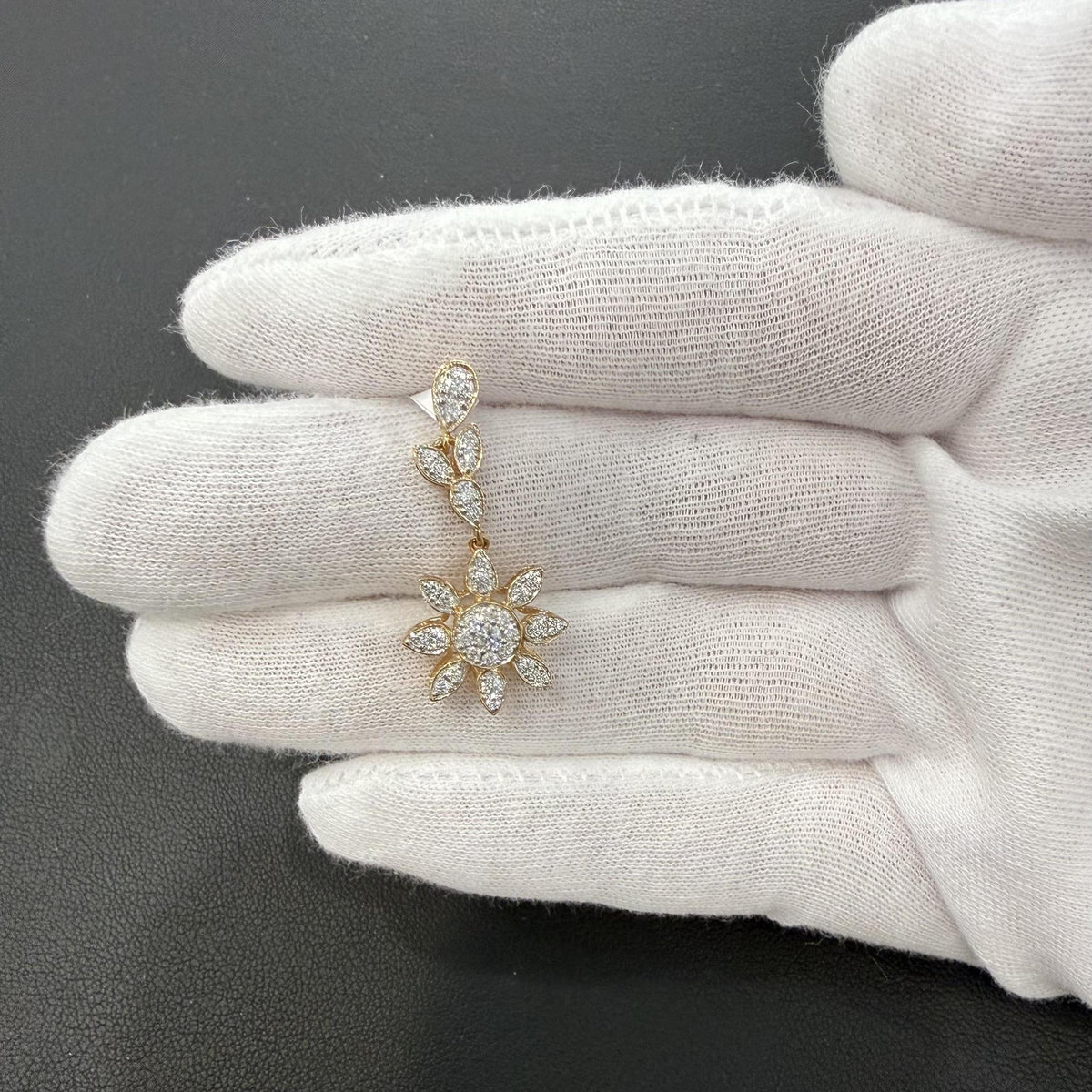 0.50ctw Diamond Flower Pendant 14K Yellow Gold