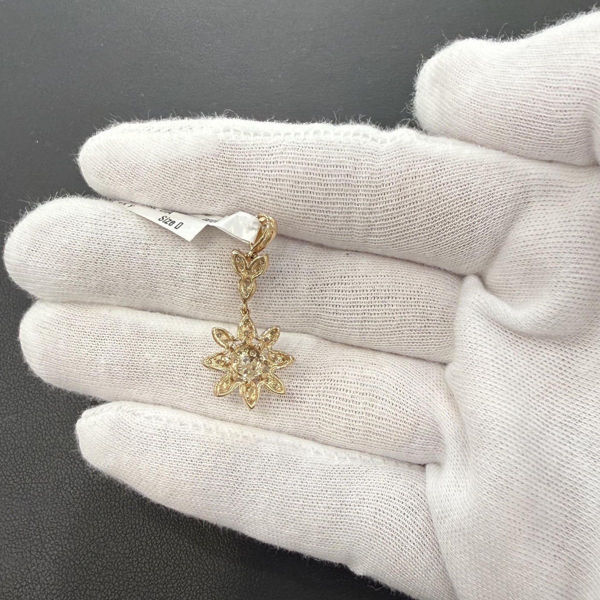 0.50ctw Diamond Flower Pendant 14K Yellow Gold
