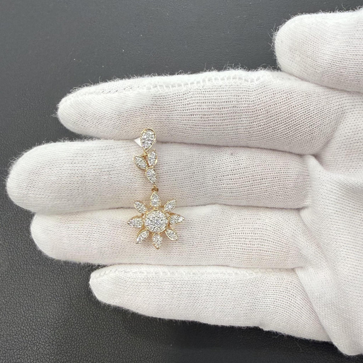 0.50ctw Diamond Flower Pendant 14K Yellow Gold